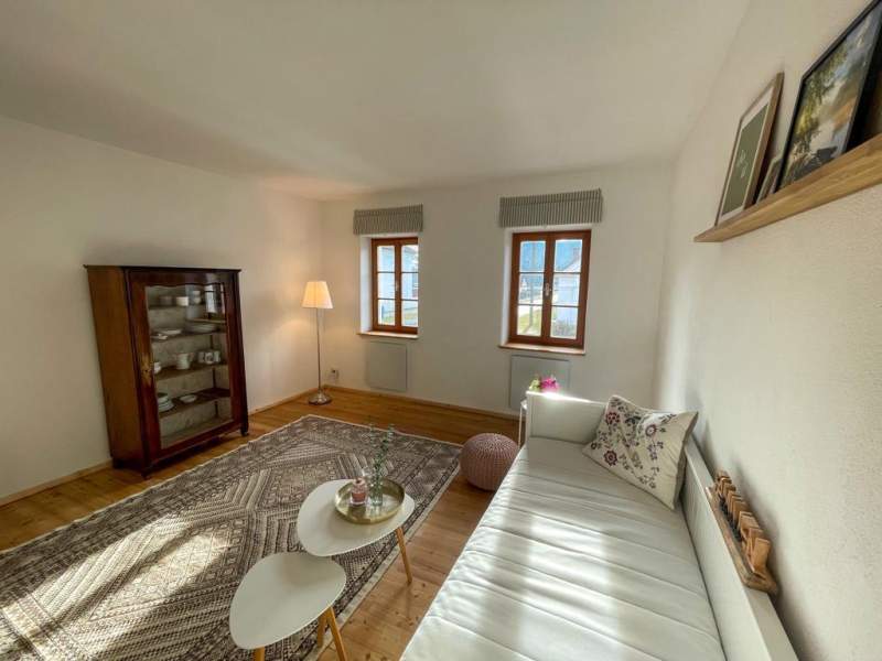 e0b81bb0-1fcd-49fb-a4a5-f327829a5d06