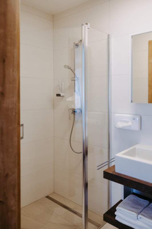 043ce029-6c8a-457f-9800-b3ce3b351b18