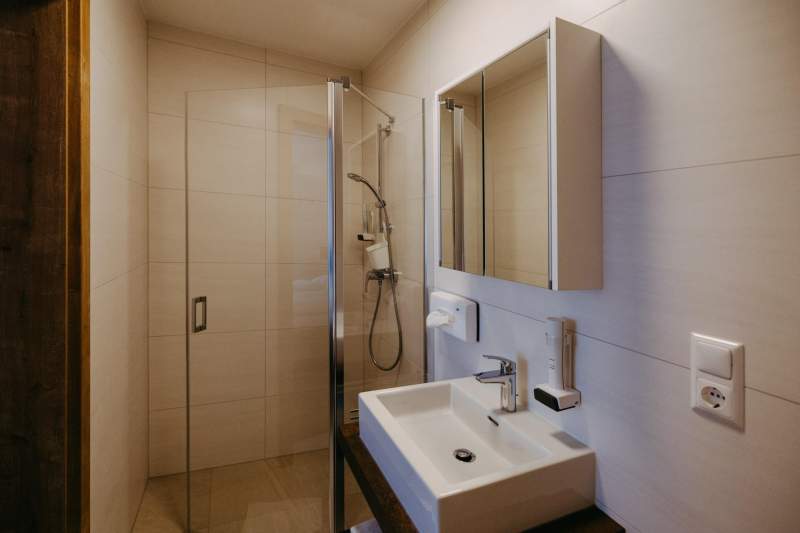 b5a75cb2-775d-49ed-a5b3-d0fc6a93a8c9