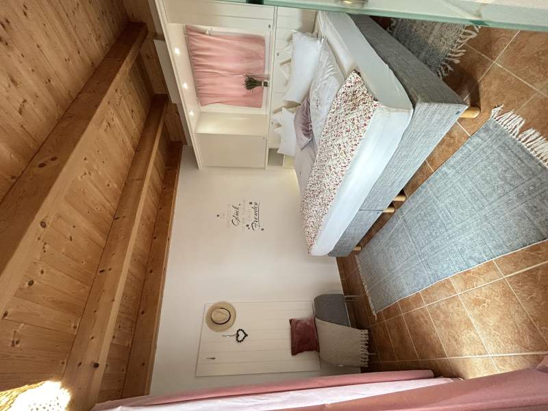 ae842744-7f81-4948-87df-37c52322ea20