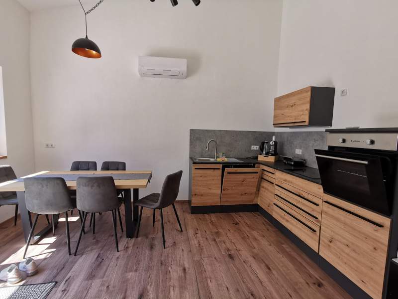 817f8560-571c-4d06-9b16-25121f255c82