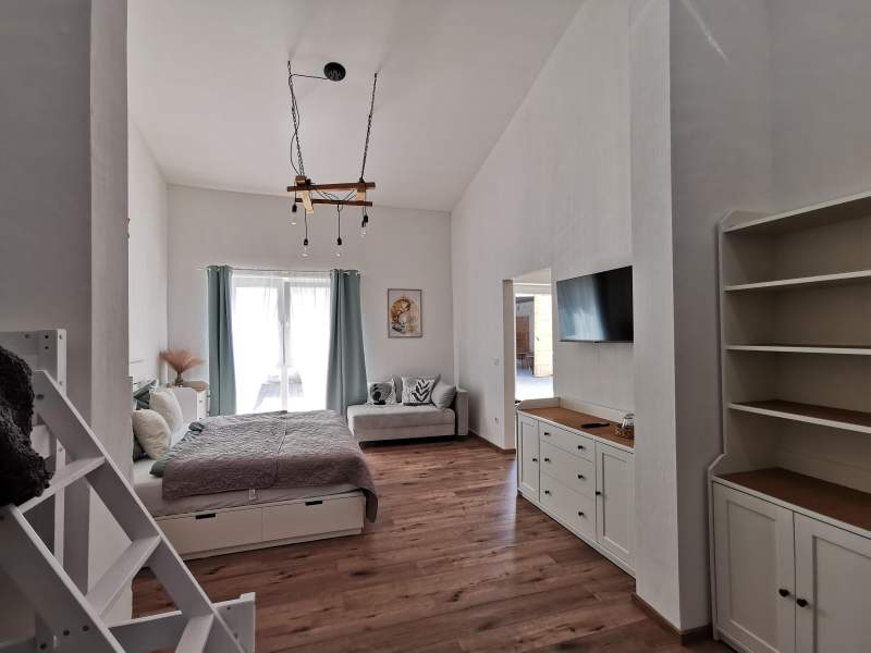 f2a220af-c814-4659-bd6e-6612cc56a26c