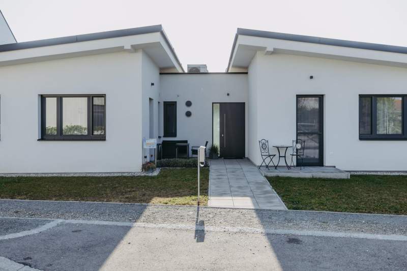 aa8ea3f4-6407-4e0b-b4b5-dfdba5d2107c