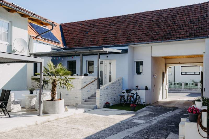 33484344-3fdc-43dd-aff8-8c6ab1e162fc