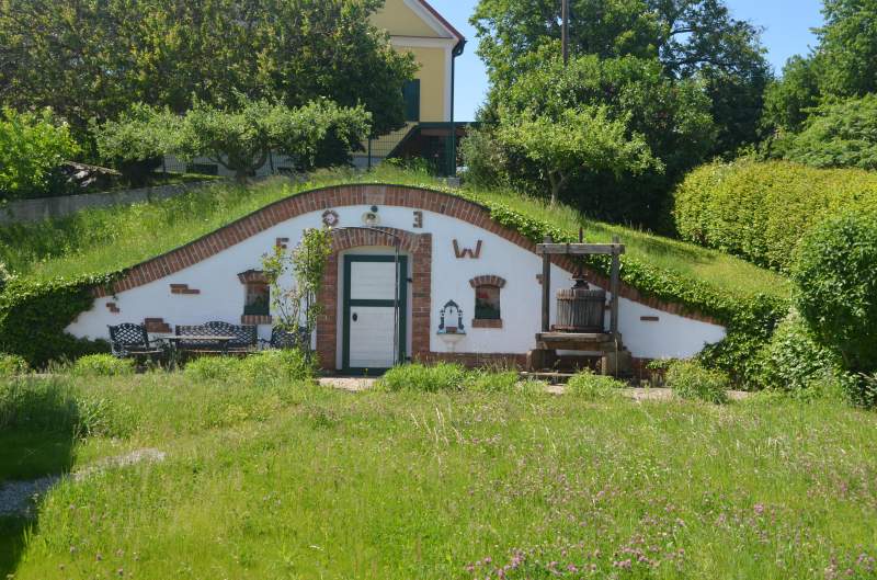 6586db95-6910-4a4c-a417-c03437184ab2