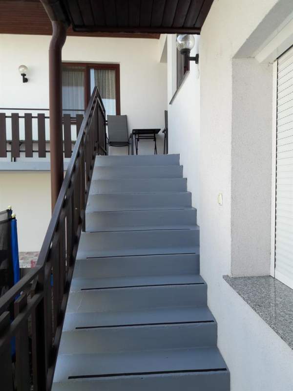 f8925b99-3de1-42e4-9d9f-f07db3b42800