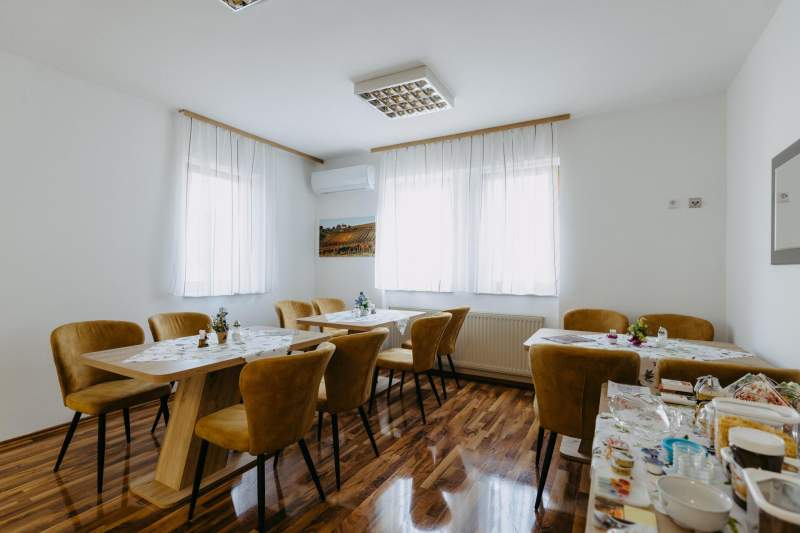 5fced0c6-58f5-44e3-9a4f-1f551cd2c6c8