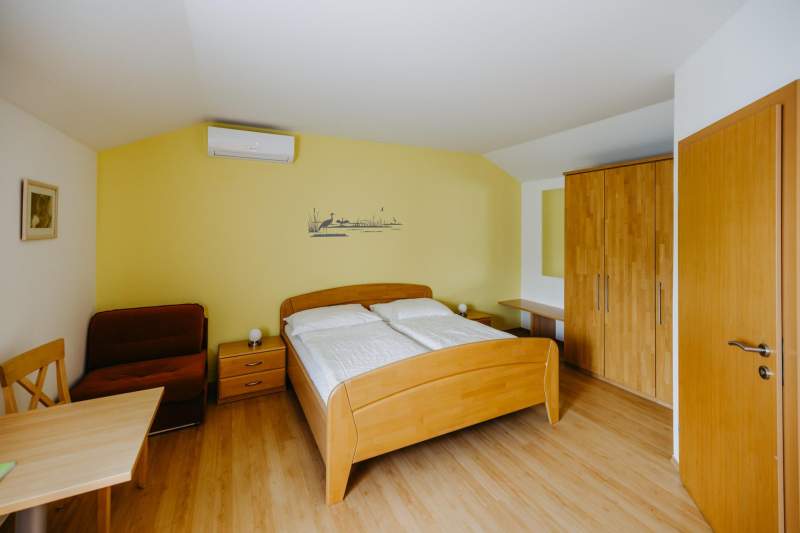 ce1b111b-a595-43e5-a467-6c6d016b503b