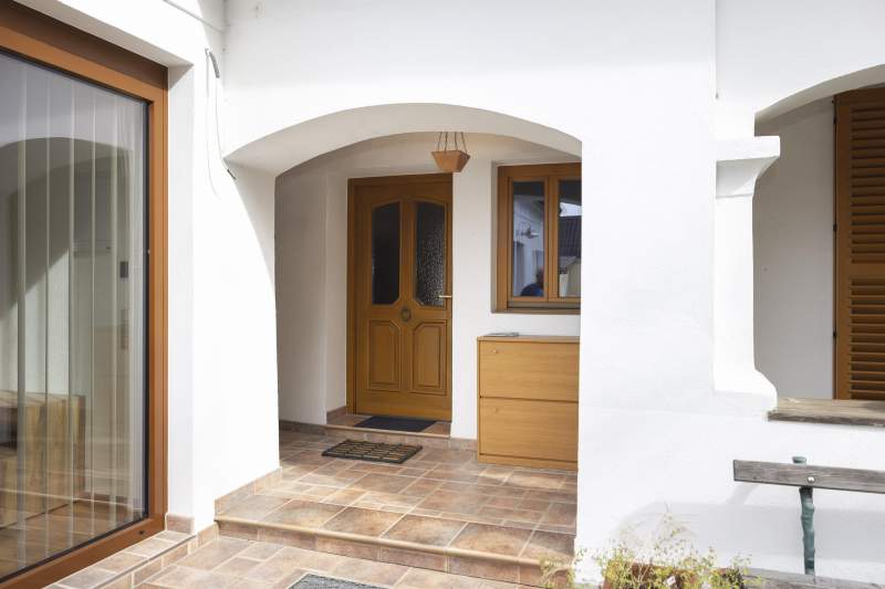 d5fd2f1a-7e49-46a2-9ba1-14e3047c86f2