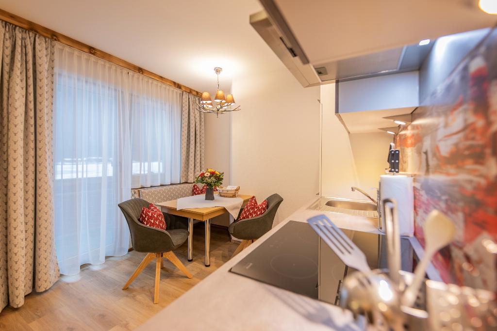 gaestehaus-kartnaller-neustift-stubai-ferienwohnung-1-2-kueche-total-1024