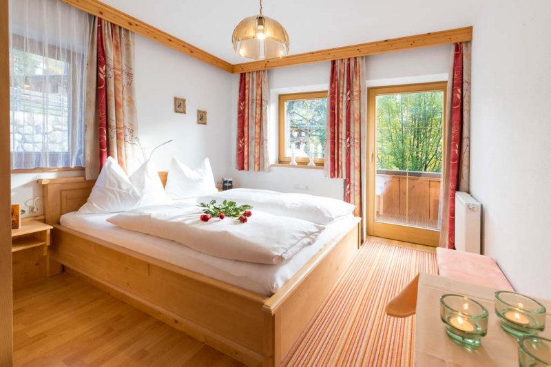 05-haus-alpina-doppelzimmer2-photo-egger